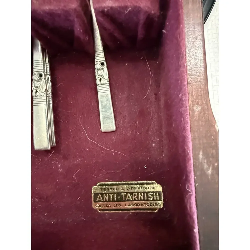 Oneida Community “Morning Star” Silverplate – with Chest See Description &photos